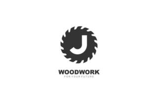 j logotyp sågverk vektor för träbearbetning företag. första brev snickeri mall vektor illustration för din varumärke.