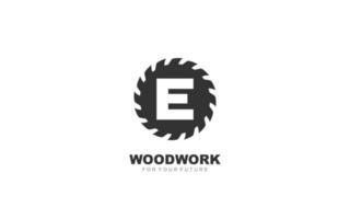 e logotyp sågverk vektor för träbearbetning företag. första brev snickeri mall vektor illustration för din varumärke.
