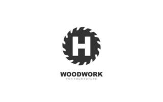 h logotyp sågverk vektor för träbearbetning företag. första brev snickeri mall vektor illustration för din varumärke.