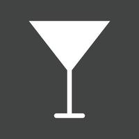 Invertiertes Symbol für Cocktailglas-Glyphe vektor