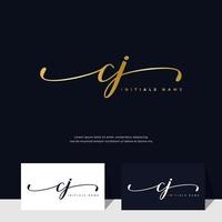 Handschrift-Initiale des Buchstabens cj cj feminin und Beauty-Logo-Design auf goldener Farbe. vektor