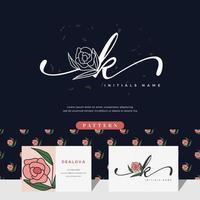 handschrift buchstabe k logo design mit rose vektor