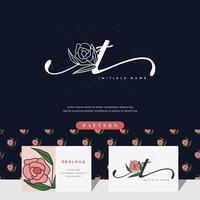 handschrift buchstabe t logo design mit rose vektor