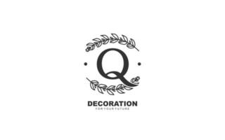 q-Logo-Blumenvektor für Identitätsunternehmen. Anfangsbuchstabe Natur Vorlage Vektor-Illustration für Ihre Marke. vektor