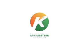 k-Logo-Geschäft für Markenunternehmen. Pfeilschablonen-Vektorillustration für Ihre Marke. vektor