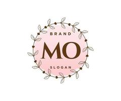 anfängliches mo feminines logo. verwendbar für Natur-, Salon-, Spa-, Kosmetik- und Schönheitslogos. flaches Vektor-Logo-Design-Vorlagenelement. vektor