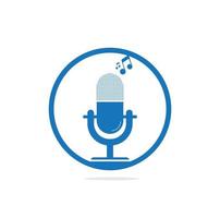 mikrofon podcast logotyp design. studio tabell mikrofon med utsända ikon design. vektor