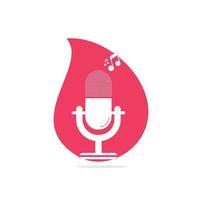Mikrofon-Podcast-Pixel-Effekt-Logo-Design. Studio-Tischmikrofon mit Broadcast-Icon-Design.