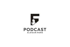 Anfangsbuchstabe f mit Mikrofon-Podcast-Logo-Designvorlage vektor