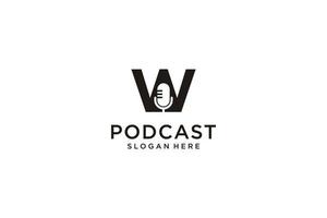 Anfangsbuchstabe w mit Mikrofon-Podcast-Logo-Designvorlage vektor
