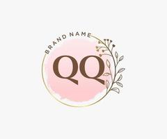 första qq feminin logotyp. användbar för natur, salong, spa, kosmetisk och skönhet logotyper. platt vektor logotyp design mall element.