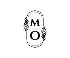 mån initialer brev bröllop monogram logotyper samling, hand dragen modern minimalistisk och blommig mallar för inbjudan kort, spara de datum, elegant identitet för restaurang, boutique, Kafé i vektor