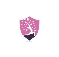 Yoga-Logo-Design-Lager. menschliche meditation in der lotusblumen-vektorillustration. yoga-logo-design-vorlage. Kosmetiksymbol und Spa-Logo. Yoga-Pose-Vektor vektor