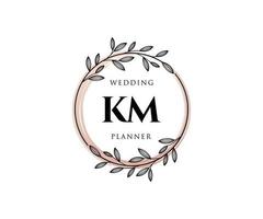 km initialer brev bröllop monogram logotyper samling, hand dragen modern minimalistisk och blommig mallar för inbjudan kort, spara de datum, elegant identitet för restaurang, boutique, Kafé i vektor