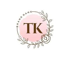 första tk feminin logotyp. användbar för natur, salong, spa, kosmetisk och skönhet logotyper. platt vektor logotyp design mall element.