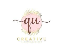 första qu feminin logotyp. användbar för natur, salong, spa, kosmetisk och skönhet logotyper. platt vektor logotyp design mall element.