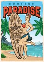 Pin herauf Mädchen mit einem Surfbrett auf dem Vintagen Plakat des schönen tropischen Strandes vektor