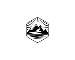 flod berg landskap och solnedgång logotyp vektor design med hav sjö symbol mall.