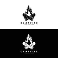 lägereld logotyp design, camping vektor, trä brand och skog design vektor