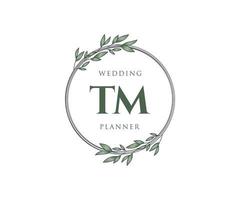 tm initialen brief hochzeitsmonogramm logos sammlung, handgezeichnete moderne minimalistische und florale vorlagen für einladungskarten, save the date, elegante identität für restaurant, boutique, café im vektor