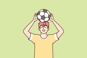 Tonårs pojke höjer fotboll boll över huvud drömmar av passande professionell fotboll spelare och spelar i större liga. ung kille i gul t-shirt står på grön gräsmatta. platt vektor illustration