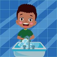 glücklicher süßer kleiner junge wäscht hand im waschbecken vektor