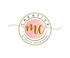 första mc feminin logotyp skönhet monogram och elegant logotyp design, handstil logotyp av första signatur, bröllop, mode, blommig och botanisk med kreativ mall. vektor
