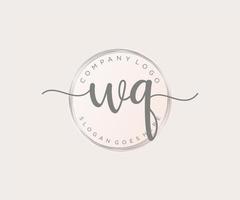 första wq feminin logotyp. användbar för natur, salong, spa, kosmetisk och skönhet logotyper. platt vektor logotyp design mall element.
