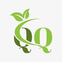 qq-Buchstabenlogo mit Swoosh hinterlässt Symbolvektor. vektor