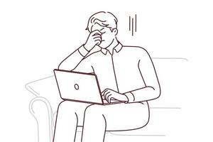 ohälsosam man sitta på soffa arbete på dator lida från huvudvärk. sjuk trött manlig med bärbar dator kamp med överansträngning eller hälsa problem. vektor illustration.
