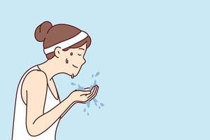 Frau mit Sport-Stirnband im Haar hält Wasser in den Handflächen und will nach dem Fitness oder morgendlichen Joggen das Gesicht waschen. Mädchen im T-Shirt mit Schweißtropfen im Gesicht nach sportlichen Übungen. flaches Vektorbild vektor