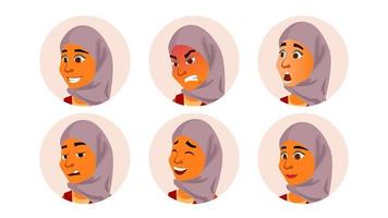 arabischer Avatar-Frauenvektor. Gesichts Emotionen. traditionelle Kleidung.islamisch. Kopftuch. arabisch, muslim. Benutzerportrait. ängstlich, aggressiv. Glück, unglücklich. moderner Arbeitgeber. isolierte flache karikaturillustration vektor