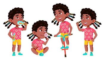 flicka dagis unge poser uppsättning vektor. svart. afro amerikansk. Lycklig skön barn karaktär. för reklam, häfte, plakat design. isolerat tecknad serie illustration vektor