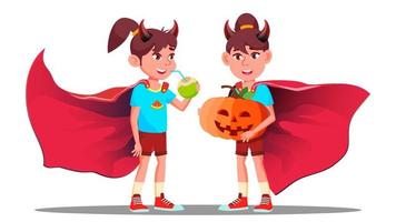kleines Mädchen mit Teufelshörnern, Umhang und Kürbis im Handvektor halten. halloween isolierte illustration vektor