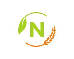 lantbruk logotyp på n brev begrepp. lantbruk och jordbruk logotyp design. jordbruksföretag, ekogård och lantlig Land design vektor