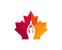 kanadisches Yoga-Logo. Ahornblatt mit weiblichem Yogavektor. Ahorn-Freiheit-Yoga-Mädchen-Logo-Design vektor