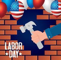 Happy Labor Day Holiday Banner und Hand mit Hammerwerkzeug vektor