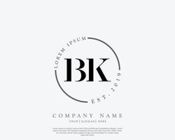 första bk feminin logotyp skönhet monogram och elegant logotyp design, handstil logotyp av första signatur, bröllop, mode, blommig och botanisk med kreativ mall vektor