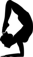Yoga in Silhouette Vektorgrafiken auf Hintergrund vektor