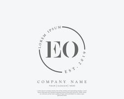 initiales eo feminines logo schönheitsmonogramm und elegantes logodesign, handschriftlogo der ersten unterschrift, hochzeit, mode, floral und botanisch mit kreativer vorlage vektor