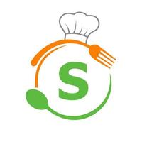 buchstabe s logo mit kochmütze, löffel und gabel für restaurantlogo. Restaurant-Logo vektor
