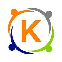 Logo-Design für Einheitsteamarbeit mit k-Briefvorlage. Logo-Vorlage für wohltätige Zwecke vektor