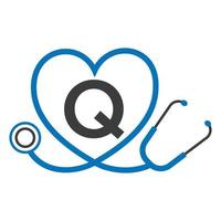 medizinisches logo auf buchstabe q-vorlage. Arztlogo mit Stethoskop-Zeichenvektor vektor