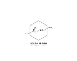 första hu feminin logotyp skönhet monogram och elegant logotyp design, handstil logotyp av första signatur, bröllop, mode, blommig och botanisk med kreativ mall vektor