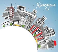 xiaogan Kina stad horisont med Färg byggnader, blå himmel och kopia Plats. vektor