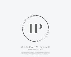 initiales ip feminines logo schönheitsmonogramm und elegantes logodesign, handschriftlogo der ersten unterschrift, hochzeit, mode, blumen und botanik mit kreativer vorlage vektor