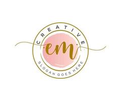 Initial em feminines Logo Schönheitsmonogramm und elegantes Logo-Design, Handschrift-Logo der Erstunterschrift, Hochzeit, Mode, Blumen und Pflanzen mit kreativer Vorlage. vektor