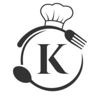 restaurantlogo auf buchstabe k konzept mit kochmütze, löffel und gabel für restaurantlogo vektor