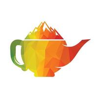 Wasserkocher Mountain Logo Konzeptdesign. Berg-Teekanne-Logo-Vektor. vektor