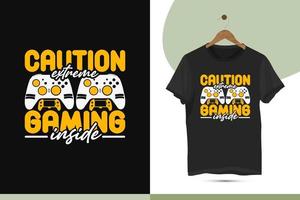 Vorsicht Extreme Gaming Inside - benutzerdefinierte Gaming-Typografie-T-Shirt-Designvorlage. Vektordesign für ein Hemd, eine Tasse, eine Grußkarte und ein Poster. bearbeitbare und anpassbare Illustration. vektor